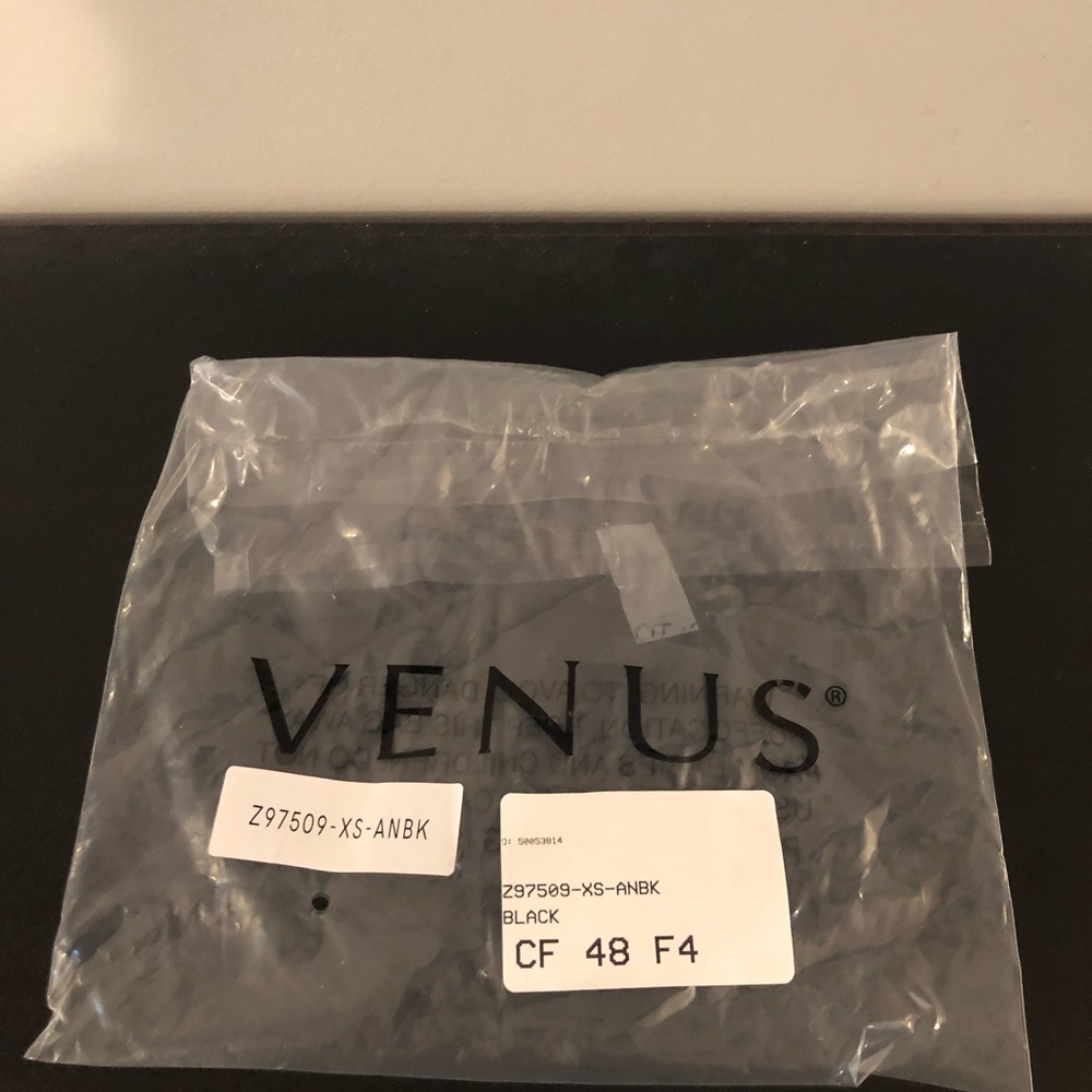 🌸Venus -New never worn black ribbed sweater - Picture 3 of 3